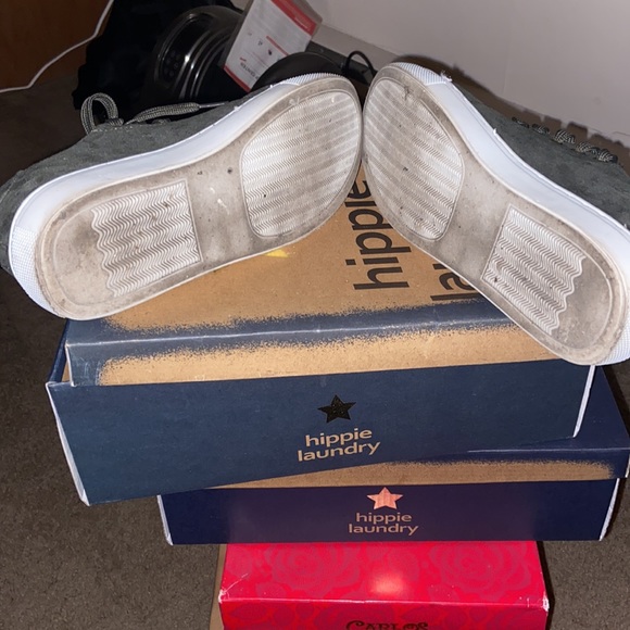 Sneakers with box - Picture 3 of 3